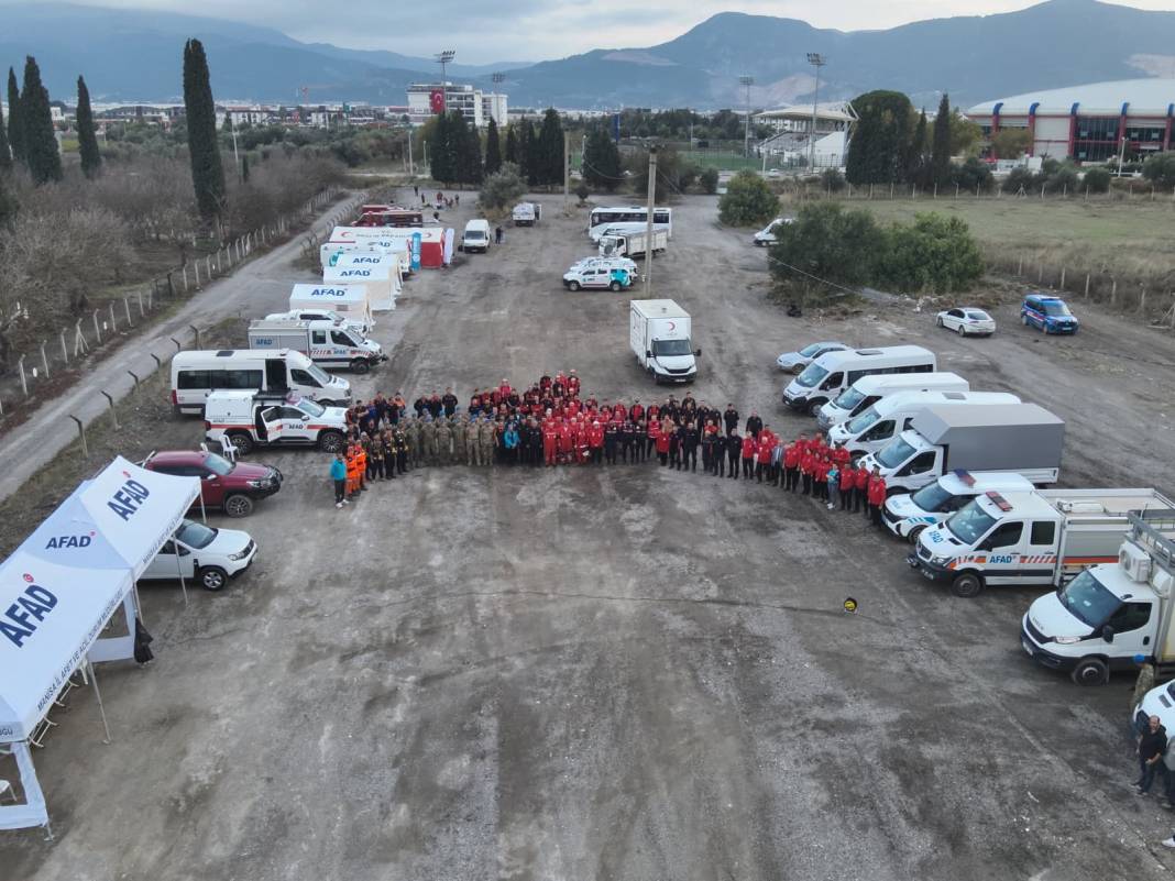 İzmir depreminin 6. yılında 3 ilde 6,7 şiddetinde deprem paniği 3
